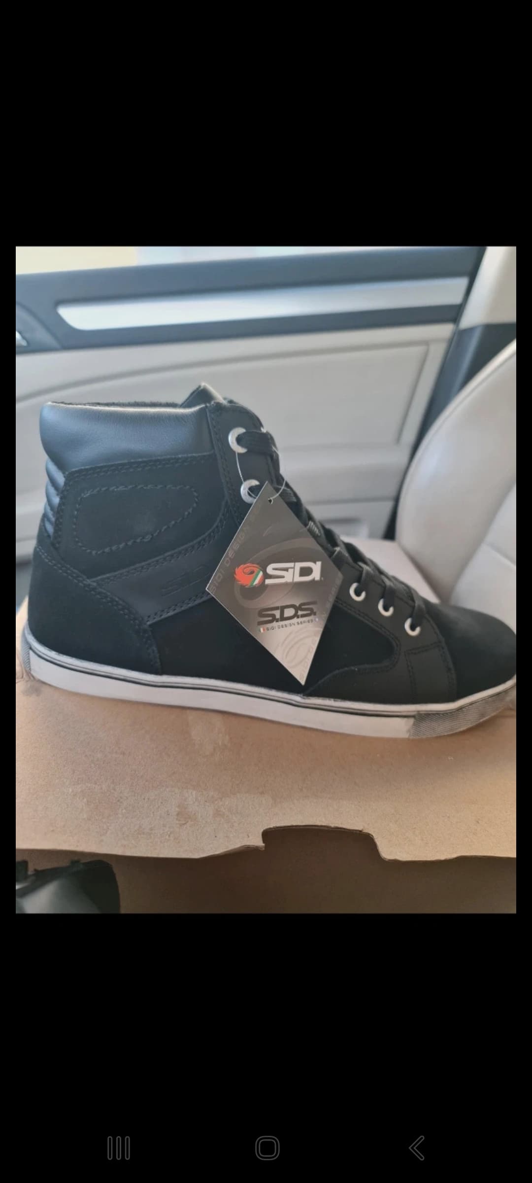 Baskets moto neuves avec étiquettes T46 — photo 2/2
