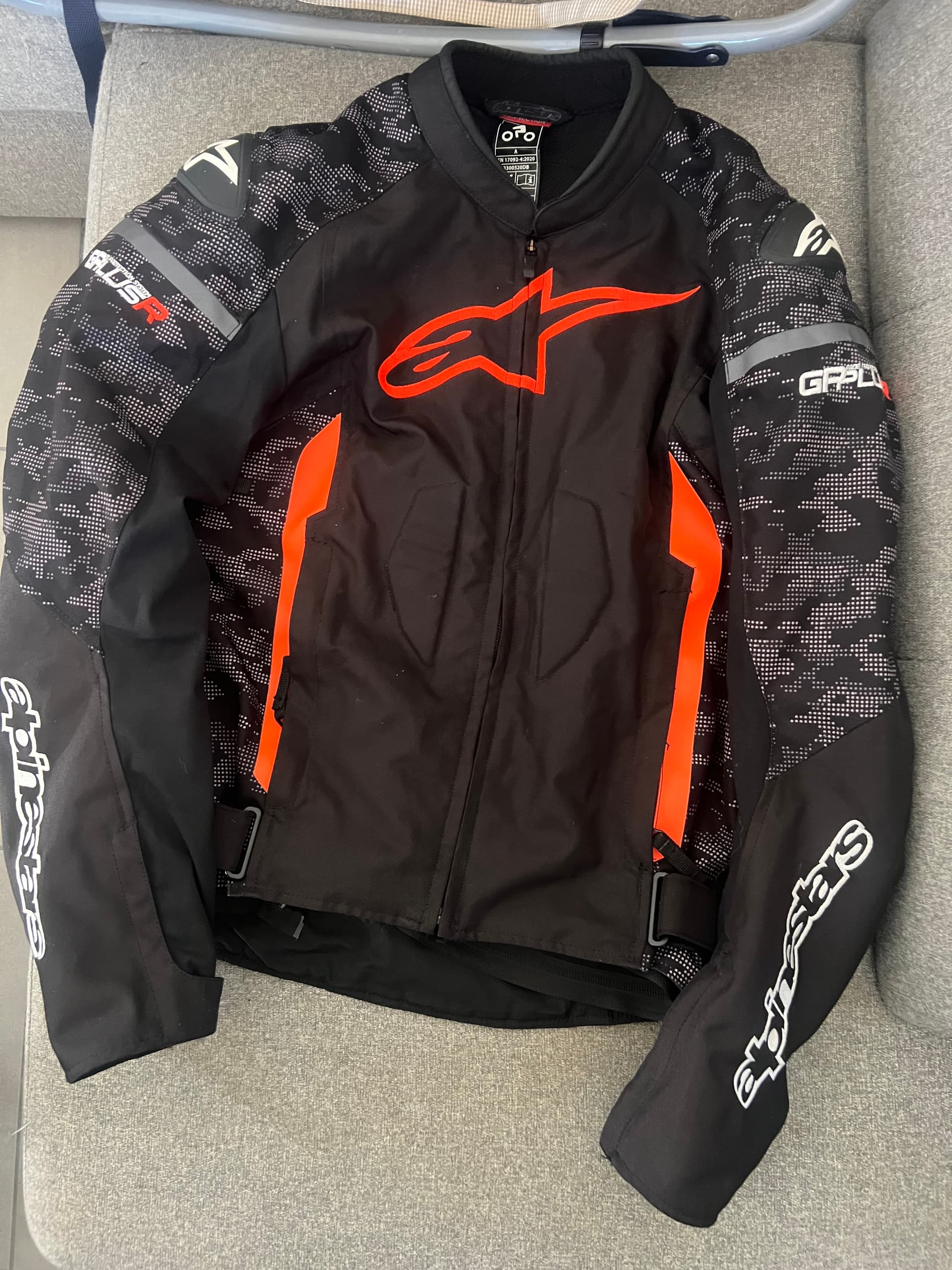 Alpinestars - Blouson T-GP Plus R V3 Noir / Camouflage Noir / Rouge fluo Taille S — photo 2/4