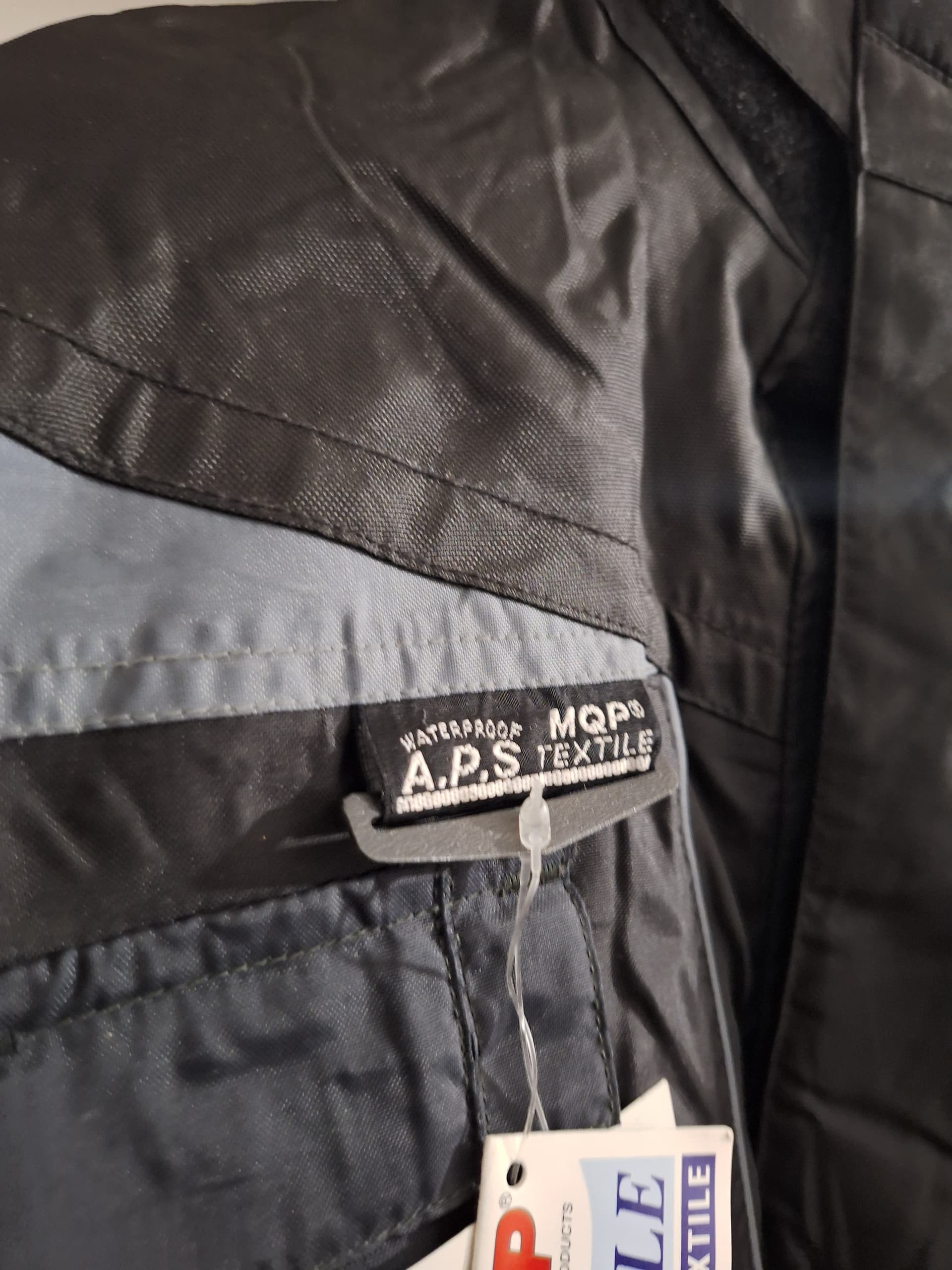 Veste coupe vent MQP neuve avec étiquettes — photo 2/5