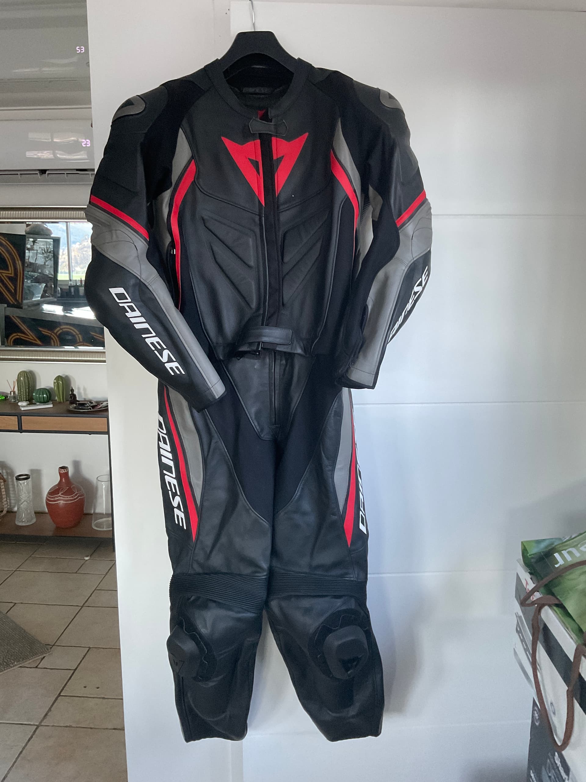 Combinaison DAINESE  2 pcs T54. etat neuf — photo 2/4