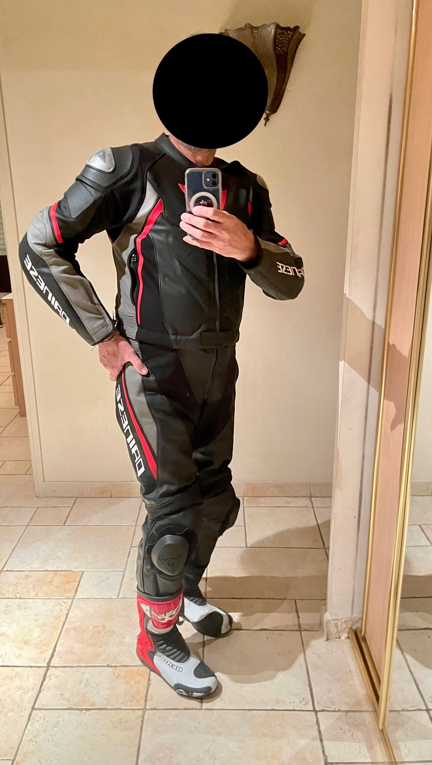 Combinaison DAINESE  2 pcs T54. etat neuf — photo 3/4