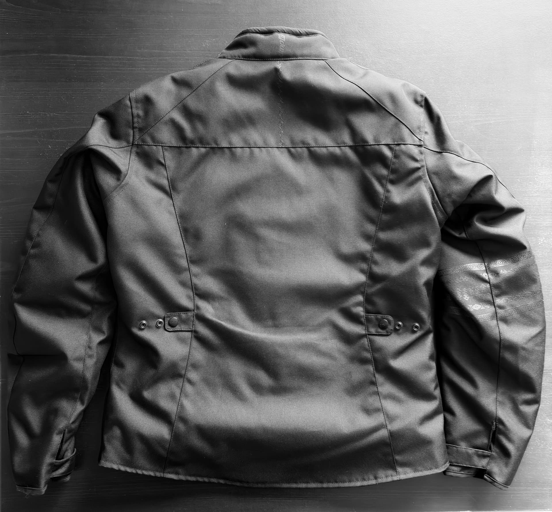 Blouson moto femme avec protection dorsale