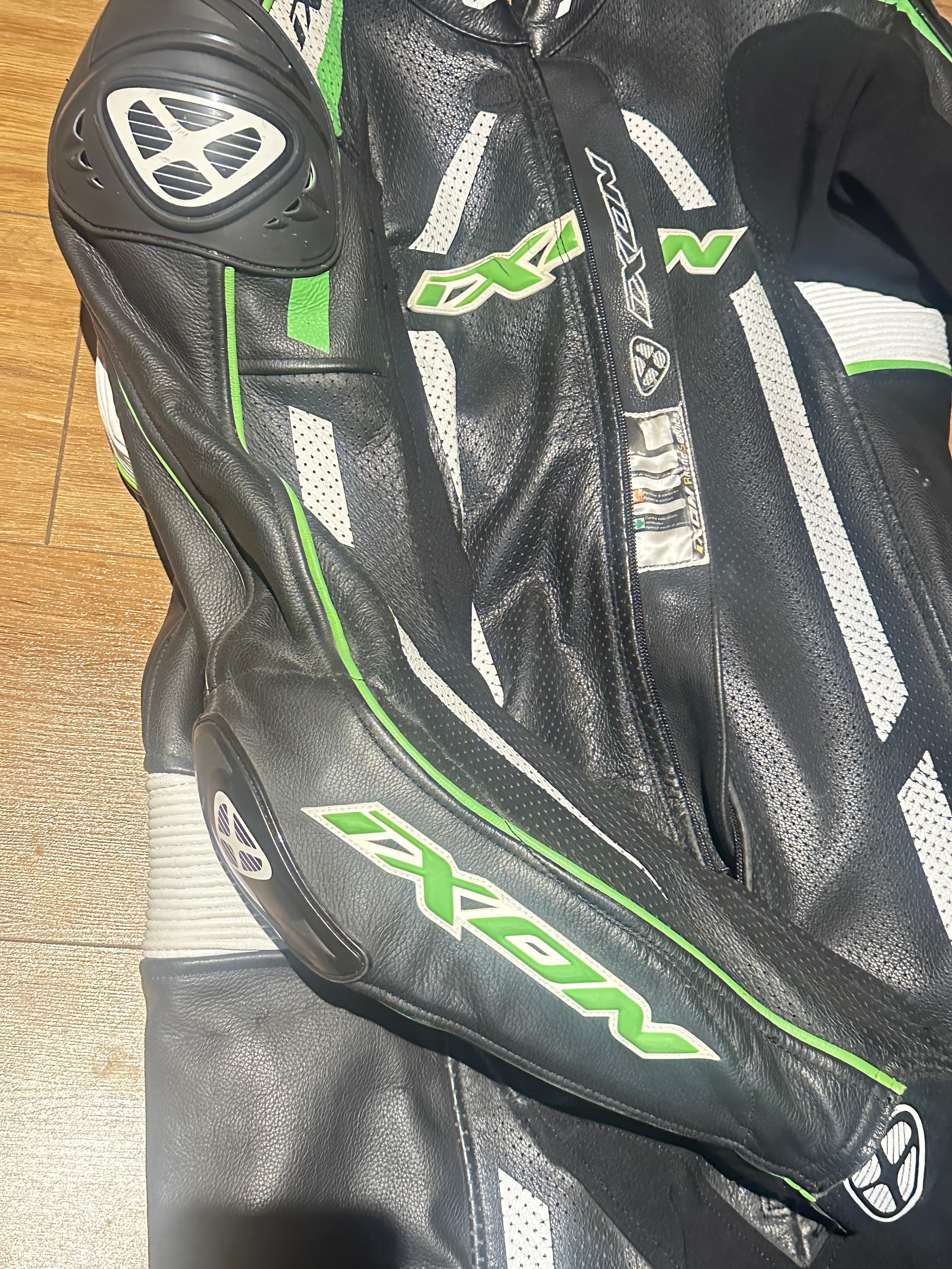 Combinaison cuir Ixon pulsar taille xl en excellent état — photo 4/5