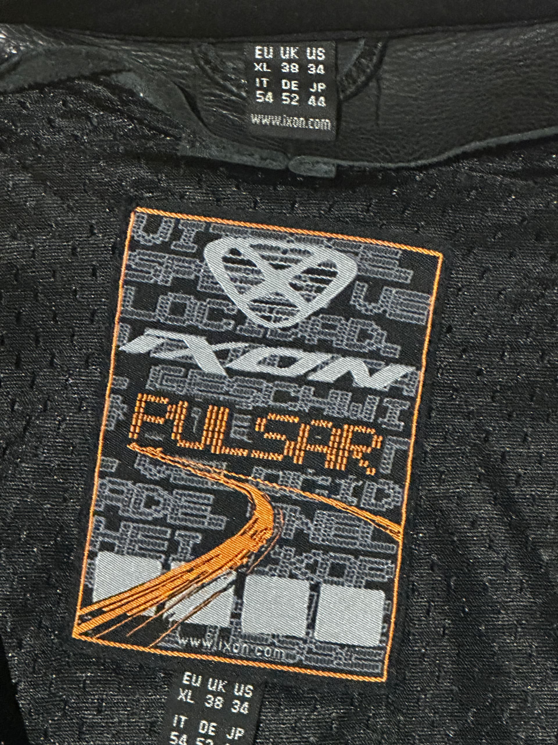 Combinaison cuir Ixon pulsar taille xl en excellent état — photo 5/5