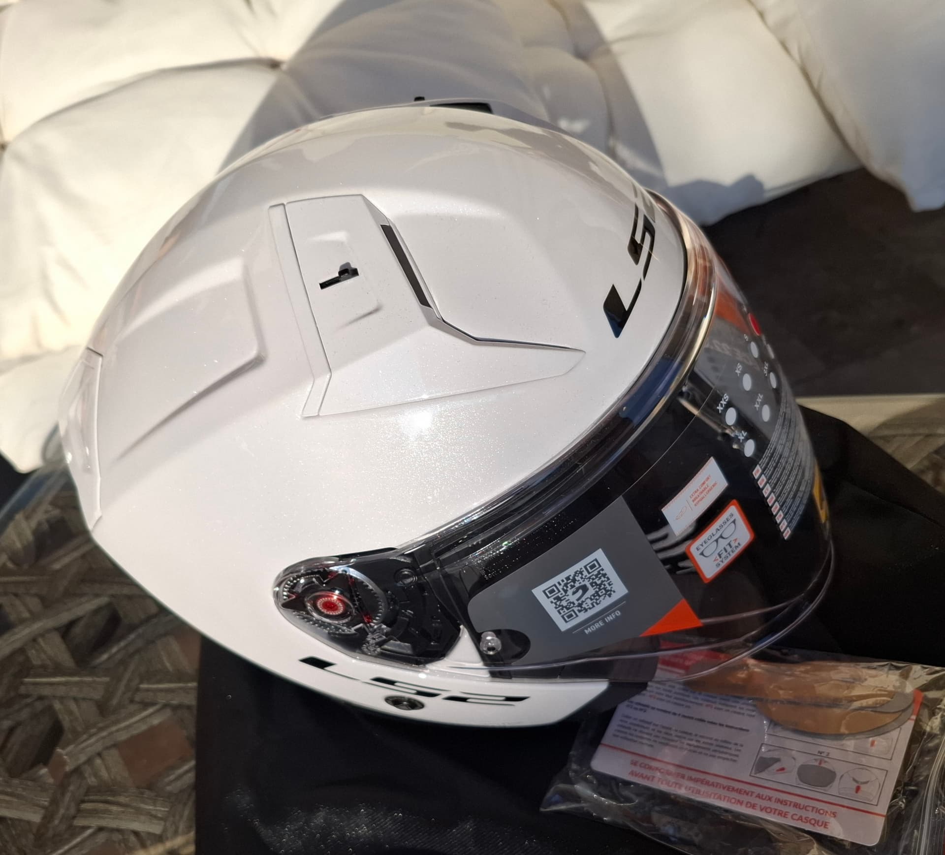 Casque Jet LS2 t.m étiqueté neuf — photo 2/4
