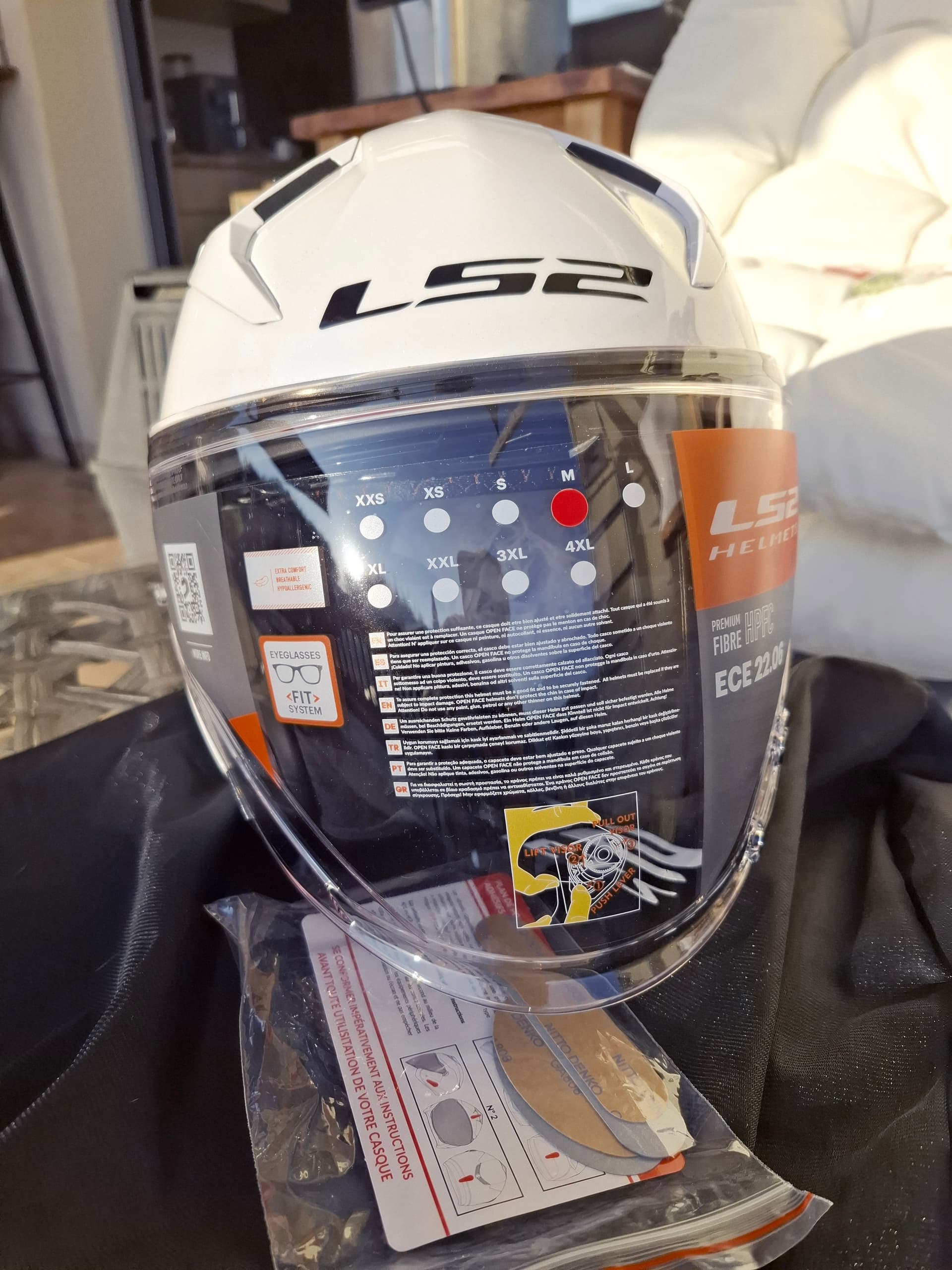 Casque Jet LS2 t.m étiqueté neuf — photo 4/4