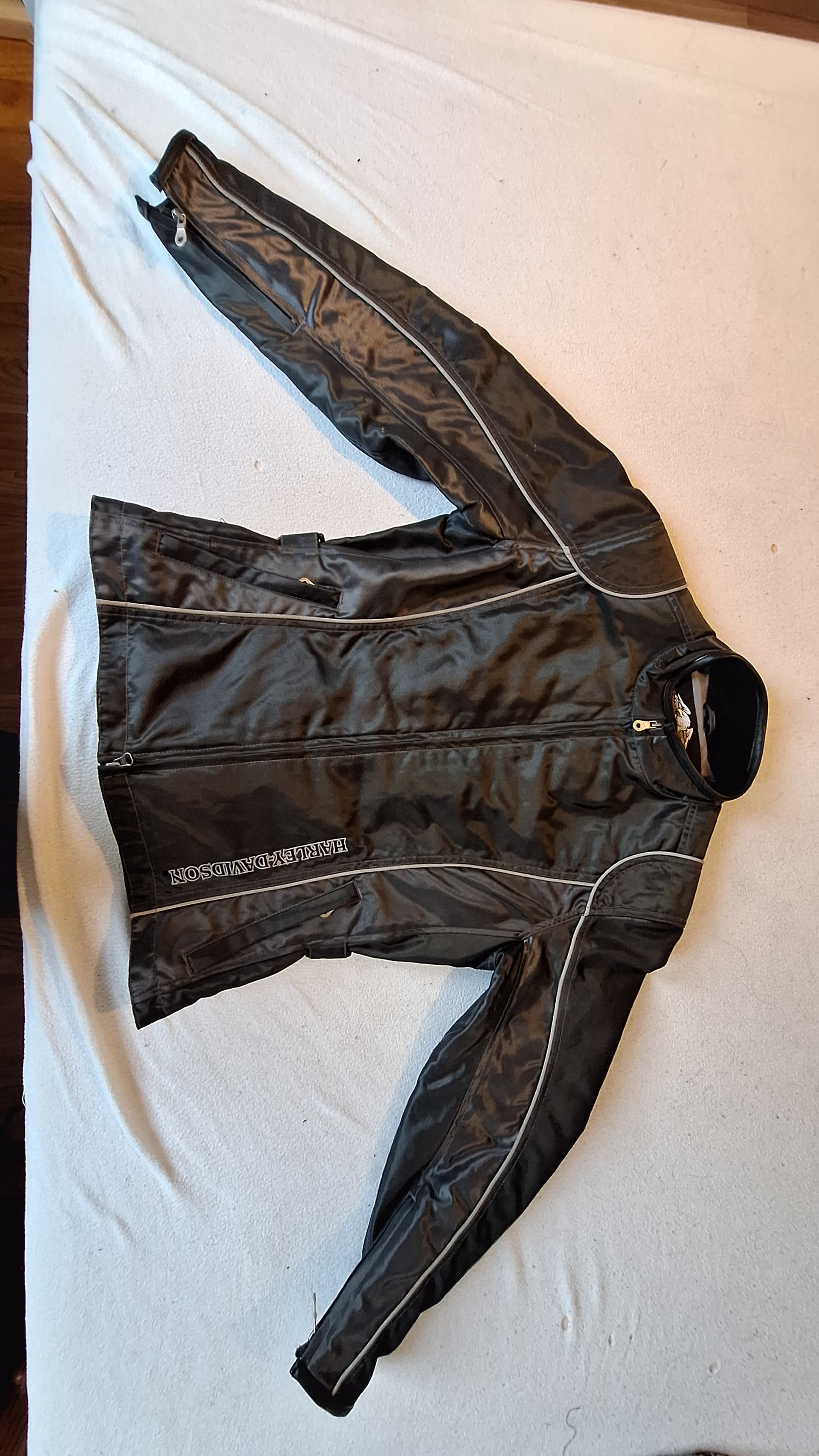 Veste Harley-Davidson "An American Legend" – Style Satin & Détails Cuir — photo 5/5