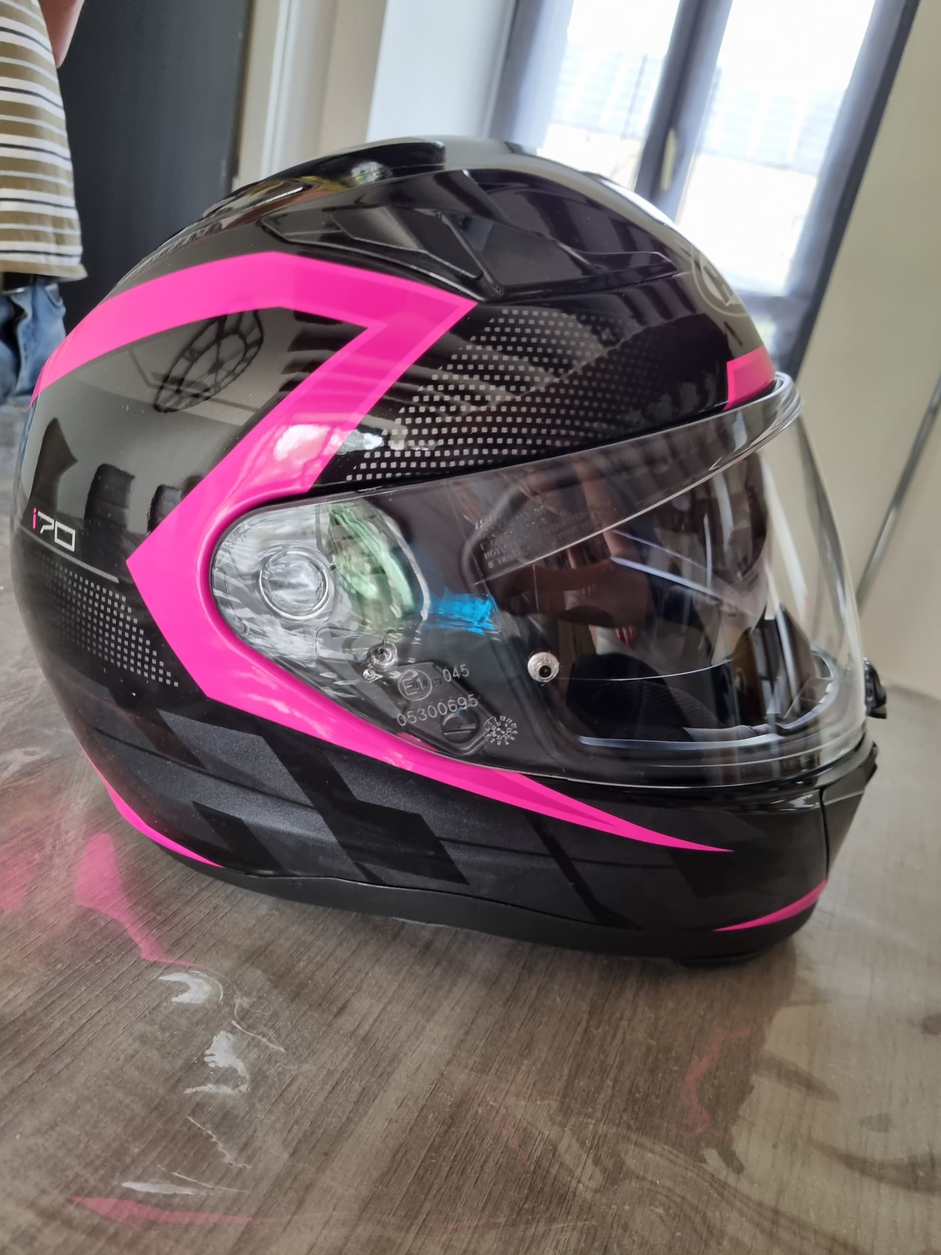 Casque HJC i70 noir rose