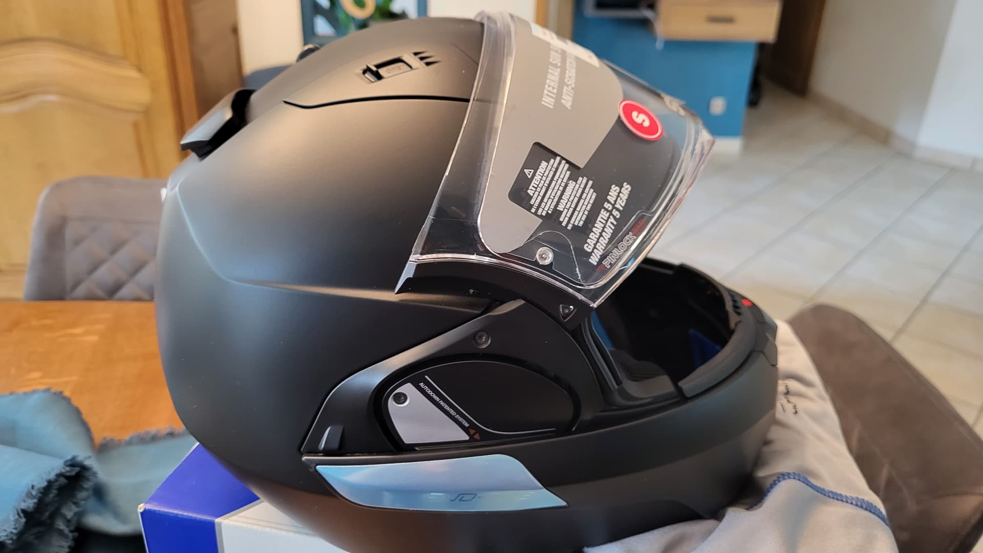Casque neuf SHARK EVO -ONE Blank mat KMA : S — photo 3/3