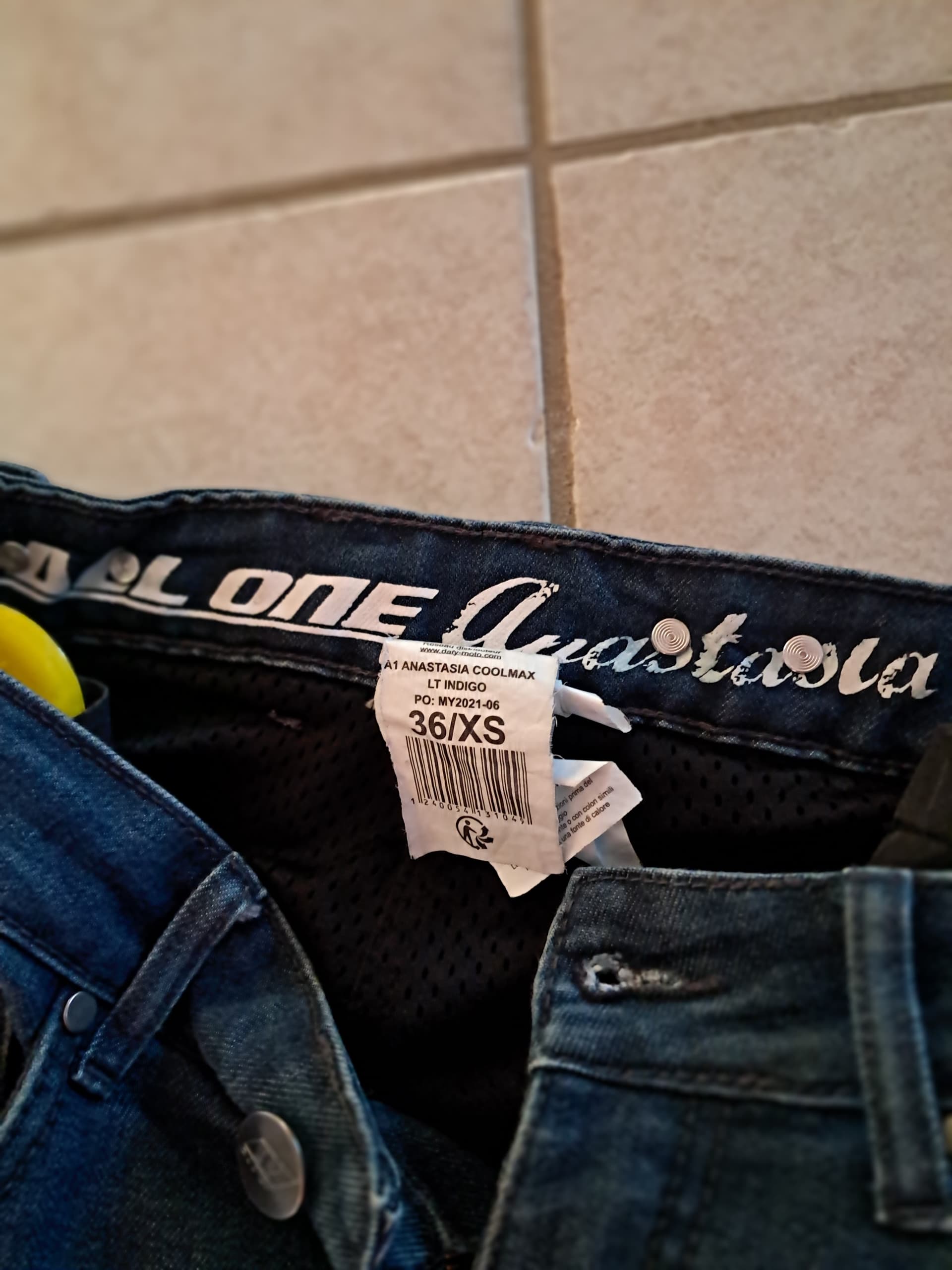 pantalon moto femme en jean — photo 3/4