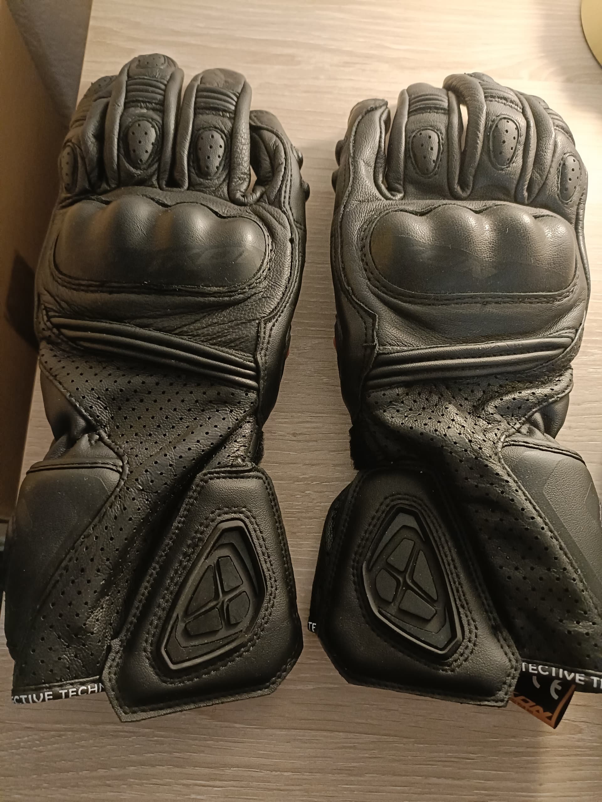 Lots de gants moto FEMME - taille XL et L — photo 2/5