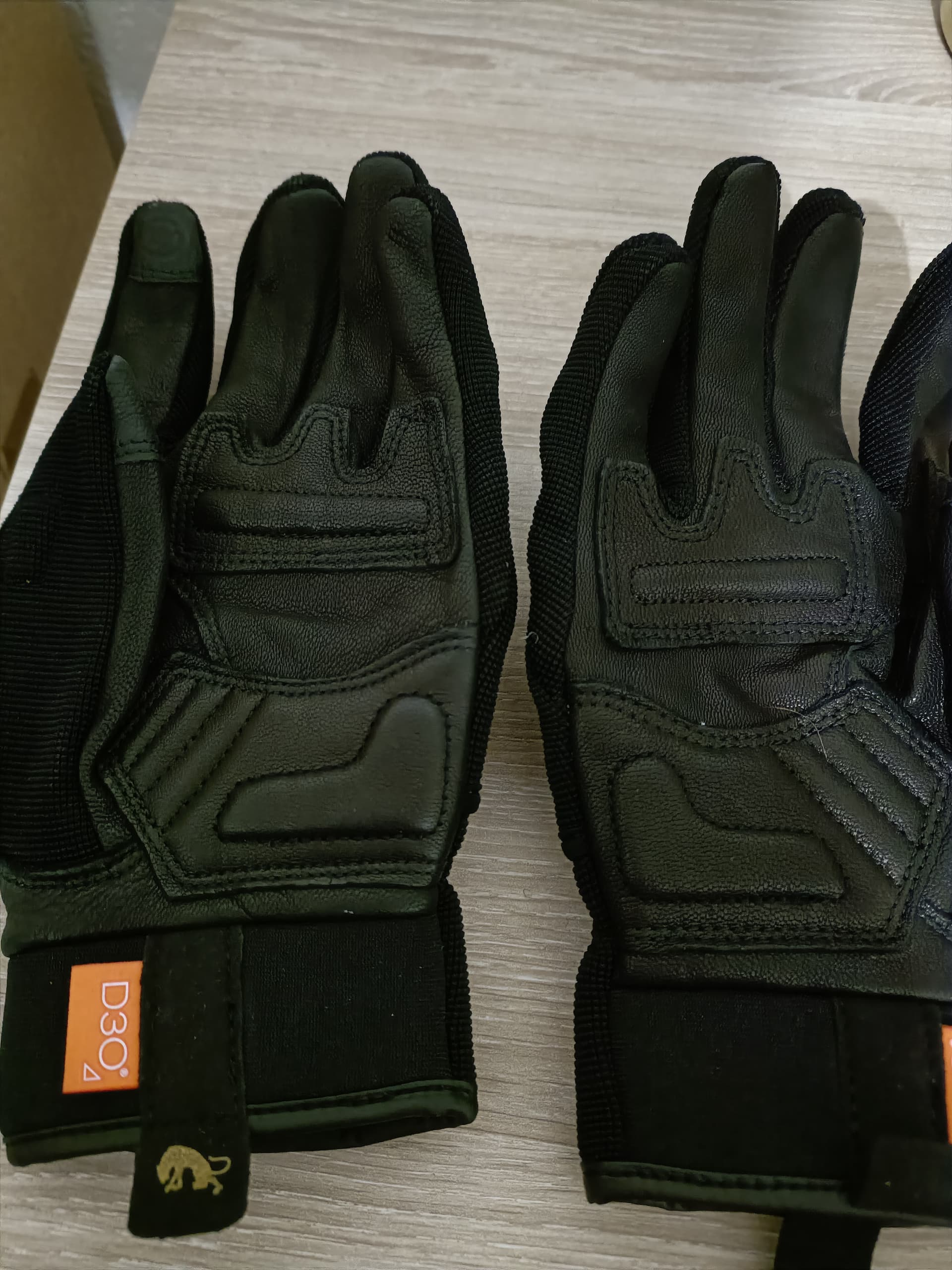 Lots de gants moto FEMME - taille XL et L — photo 5/5
