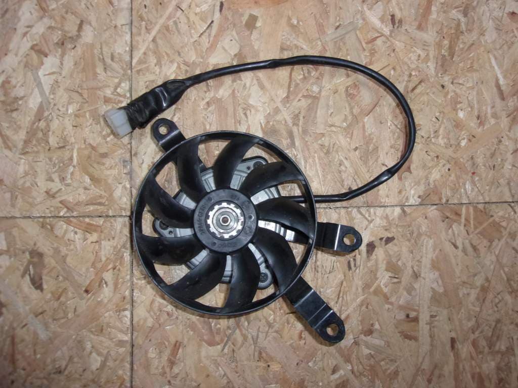 ventilateur de radiateur Yamaha FZ1 — photo 1/2