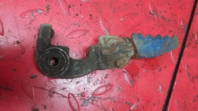 Cale pied avant gauche Honda 125 XLS — photo 1/2
