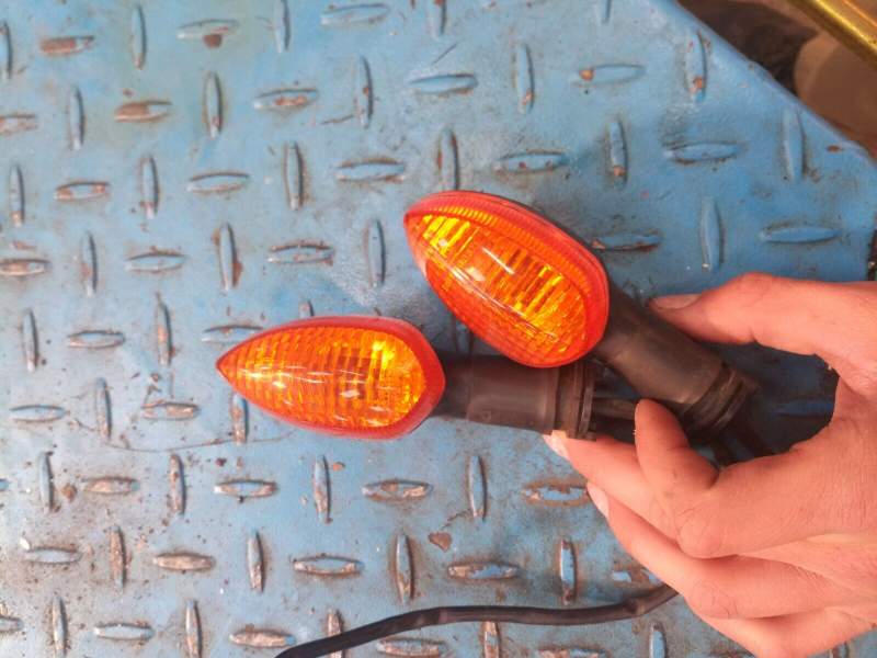 clignotants avant ou arrière droit et gauche yamaha 600 XJ6 09-16 — photo 2/2
