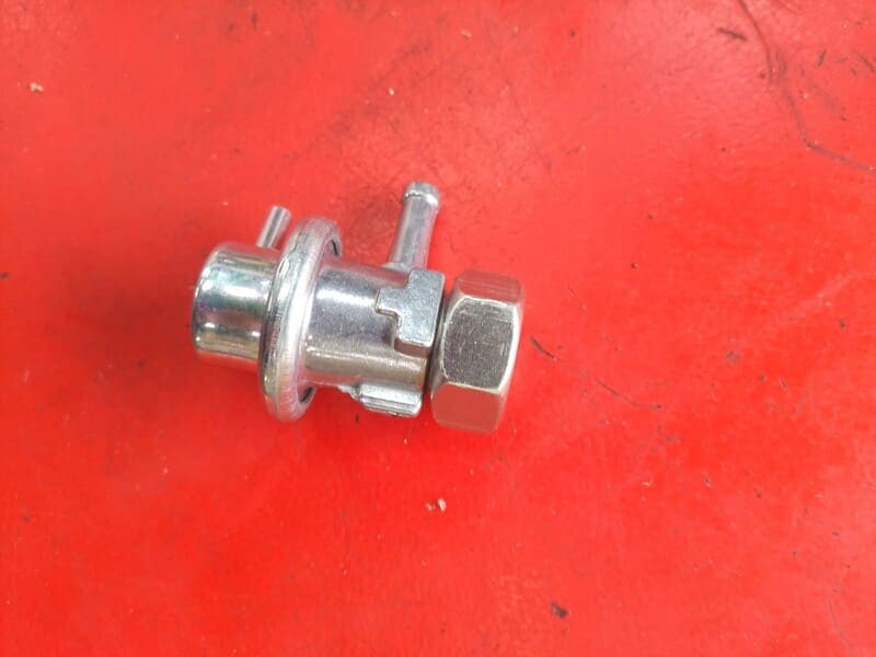 régulateur de pression d’essence Honda — photo 1/2