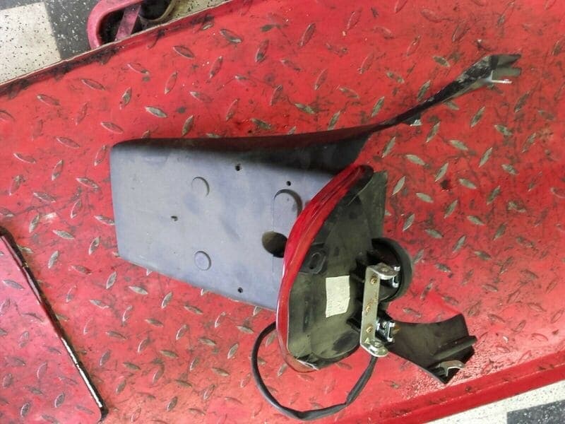 Bavette support avec feu arrière Honda 125 XLV Varadero JC32 — photo 1/3
