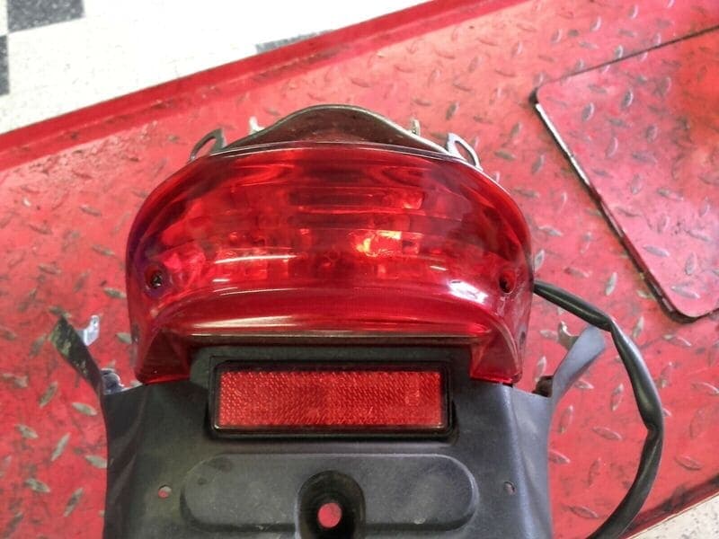 Bavette support avec feu arrière Honda 125 XLV Varadero JC32 — photo 2/3