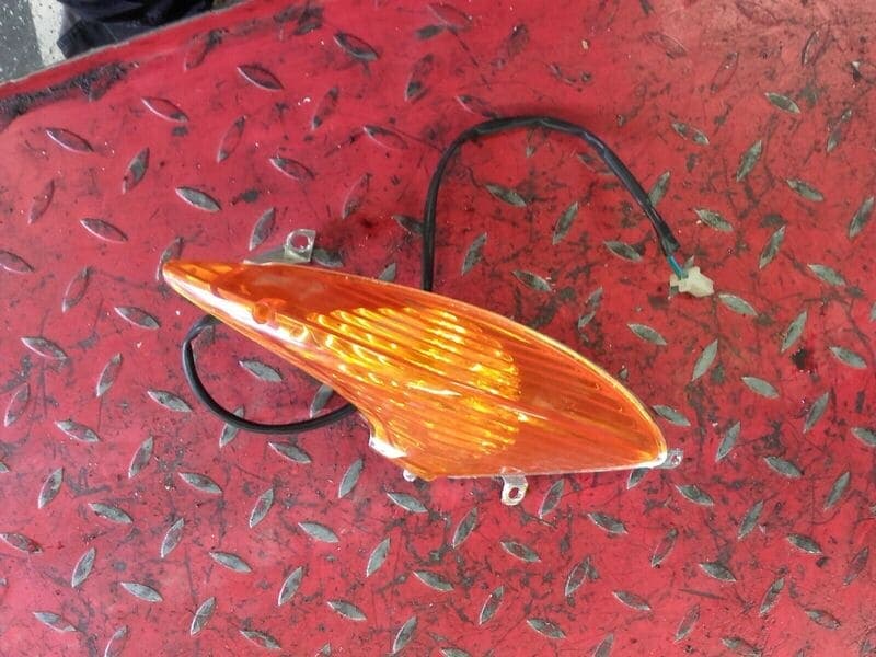 Clignotant arrière droit Honda 125 XLV Varadero JC32 — photo 1/2