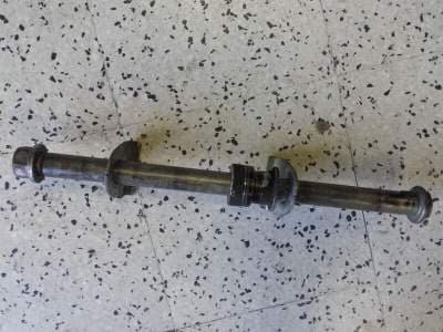 axe de roue arriere Suzuki 600 Bandit N GSF 00-05 — photo 1/1