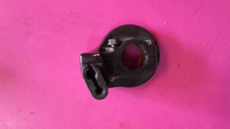 Cocotte de cables d’accélérateur Honda 125 XLV Varadero JC32 — photo 2/2