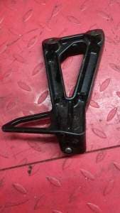 Platine cale pied arriere gauche Suzuki 600 Bandit GSF — photo 2/2