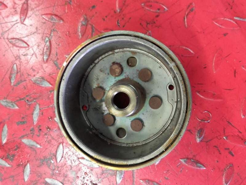 rotor d’allumage alternateur Yamaha 600 XJ Diversion rj01 — photo 1/2