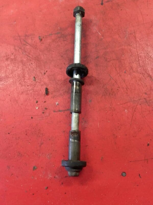 Axe de roue avant Honda 250 CB N 78-84 — photo 1/1