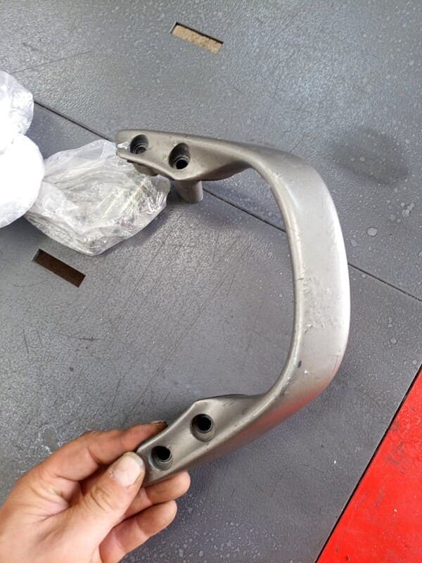 Poignée passager arrière Honda 600 Hornet 1998 — photo 3/3
