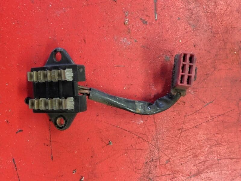 Boitier porte fusibles Honda 250 CB N 78-84 — photo 1/1
