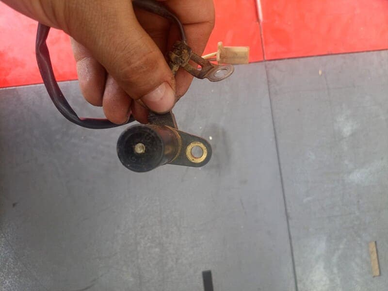 capteur pmh d’allumage compte tours d’arbre a cames Honda 600 CBR 05-06 pc37 — photo 2/2