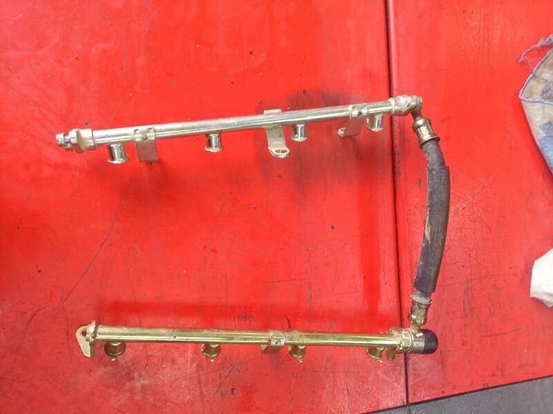 rampe d’alimentation d’injecteurs Honda 600 CBR 05-06 pc37 — photo 1/2