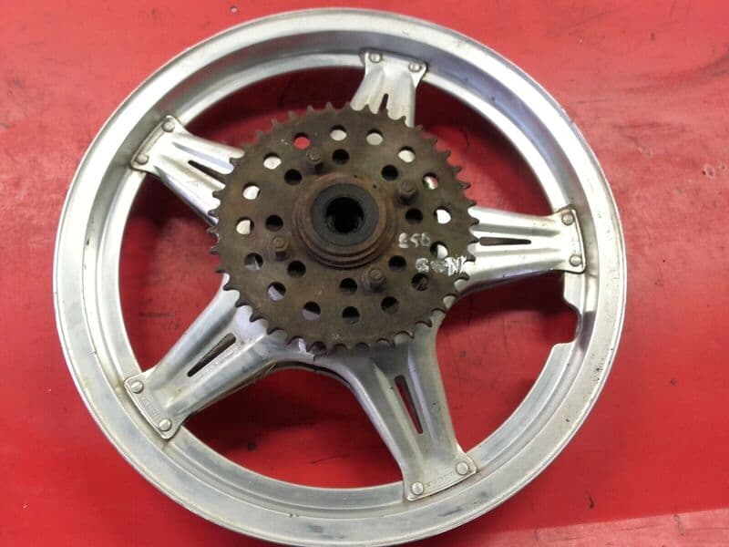 Jante roue arrière Honda 250 CB N 78-84 — photo 1/4