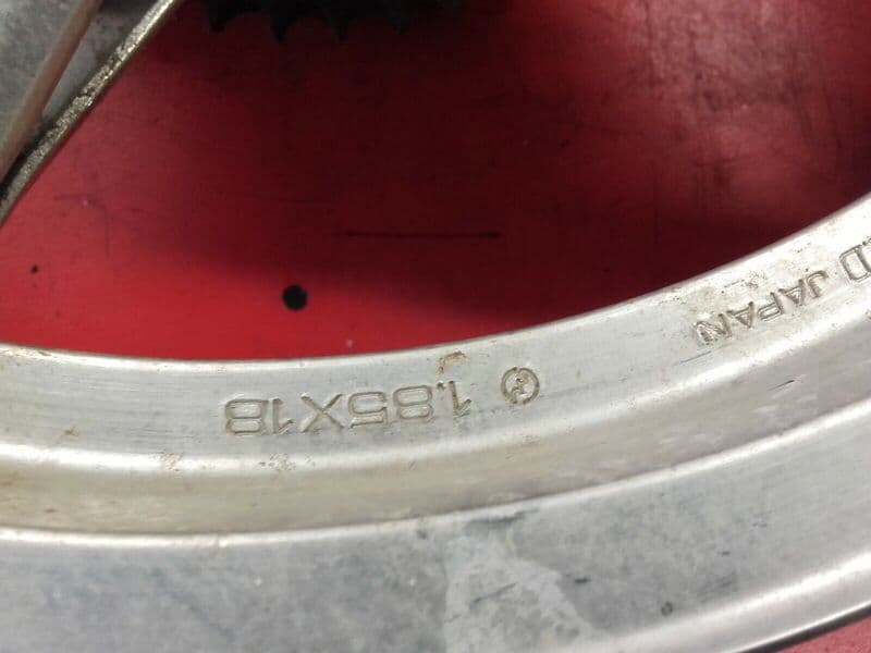 Jante roue arrière Honda 250 CB N 78-84 — photo 3/4
