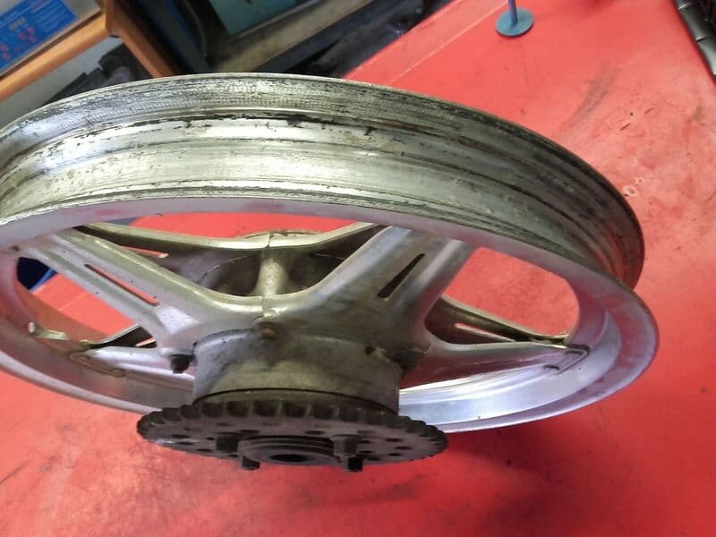 Jante roue arrière Honda 250 CB N 78-84 — photo 4/4