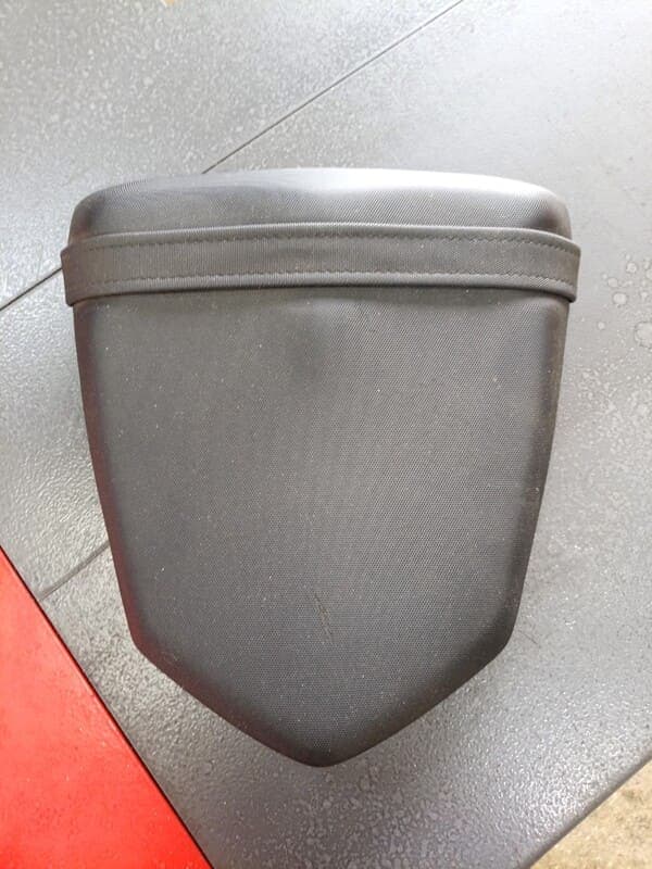 Selle passager Suzuki 750 GSR 07-16 — photo 1/2