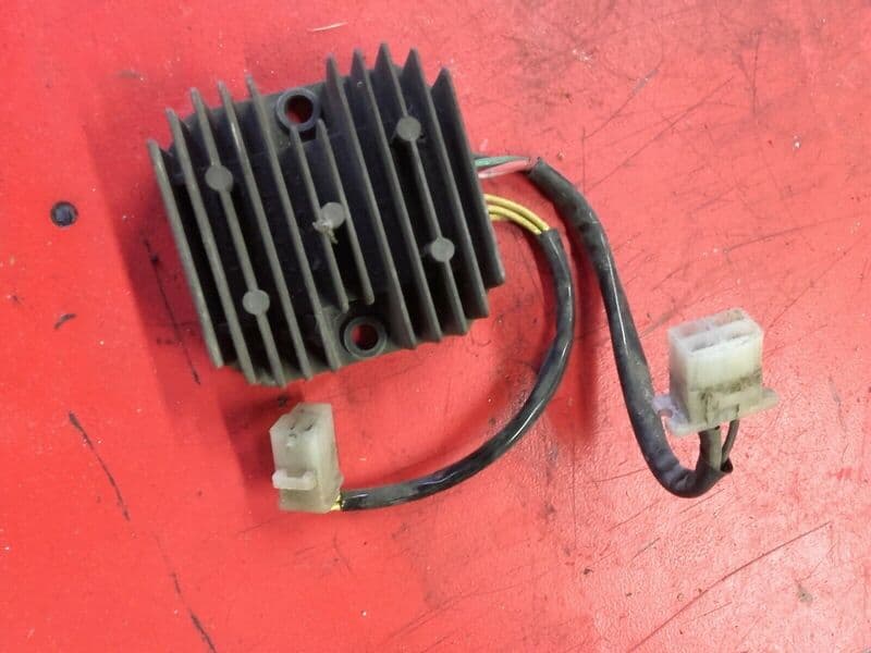 Régulateur de tension SH232-12 Honda 250 CB N 78-84 — photo 1/2