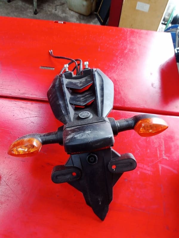 Bavette arrière support de plaque avec clignotants Yamaha 600 XJ6 09-16 — photo 1/3