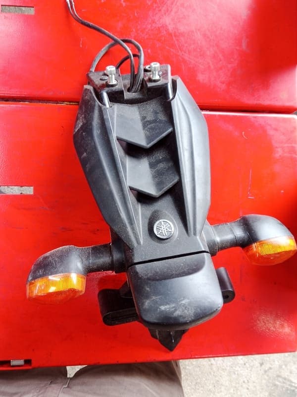 Bavette arrière support de plaque avec clignotants Yamaha 600 XJ6 09-16 — photo 3/3