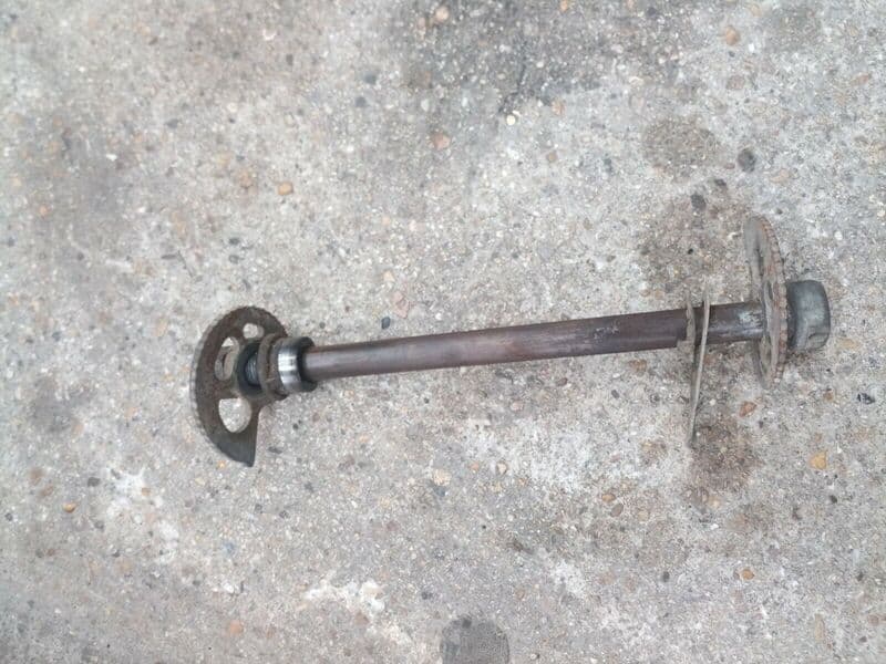 Axe de roue arrière Honda 350 XLR XL R nd03 — photo 1/1
