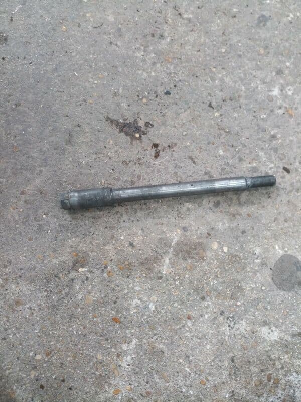 Axe de roue avant Honda 350 XLR XL R nd03 — photo 1/1