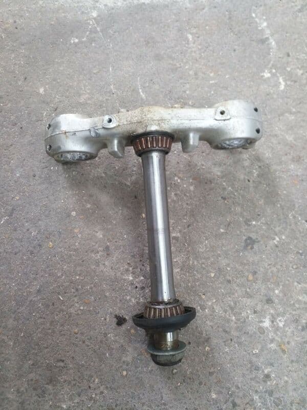 Té de fourche inférieur et colonne de direction Honda 350 XLR XL R nd03 — photo 1/3