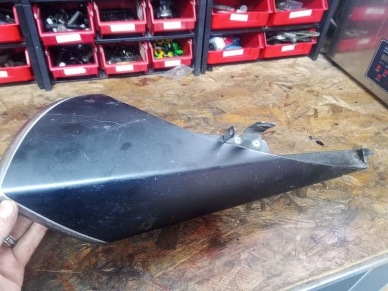 cache protection de silencieux échappement droit Suzuki 1300 1340 GSX Bking B-King 07-11 — photo 3/3