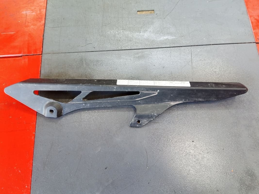Protège chaine Suzuki 650 GSF Bandit 07-09 — photo 1/2