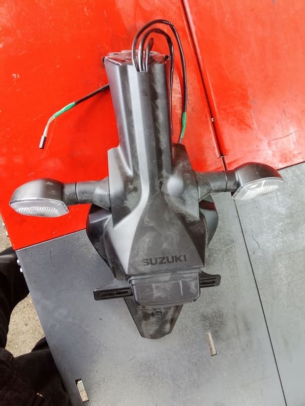 Bavette arrière complète, support de plaque, clignotants, eclairage Suzuki 950 GSXS GSX-S — photo 2/3