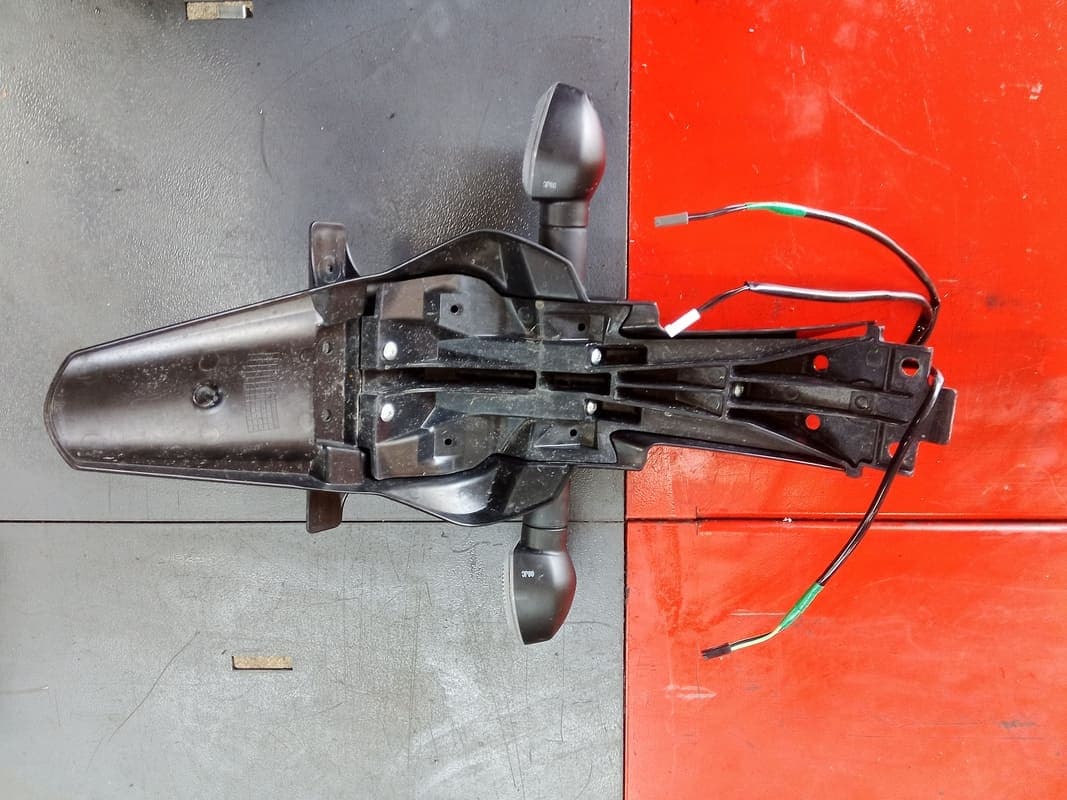 Bavette arrière complète, support de plaque, clignotants, eclairage Suzuki 950 GSXS GSX-S — photo 3/3