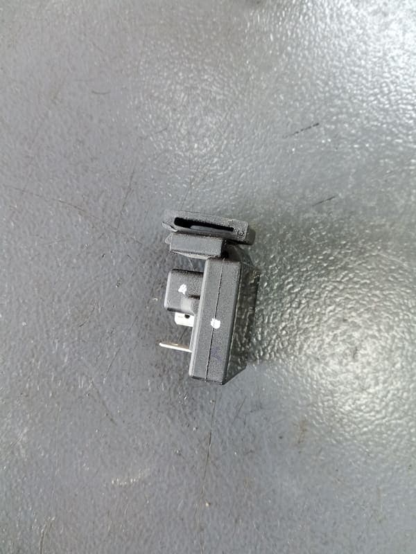 Relais Centrale clignotants warning Suzuki 950 GSXS GSX-S — photo 2/2
