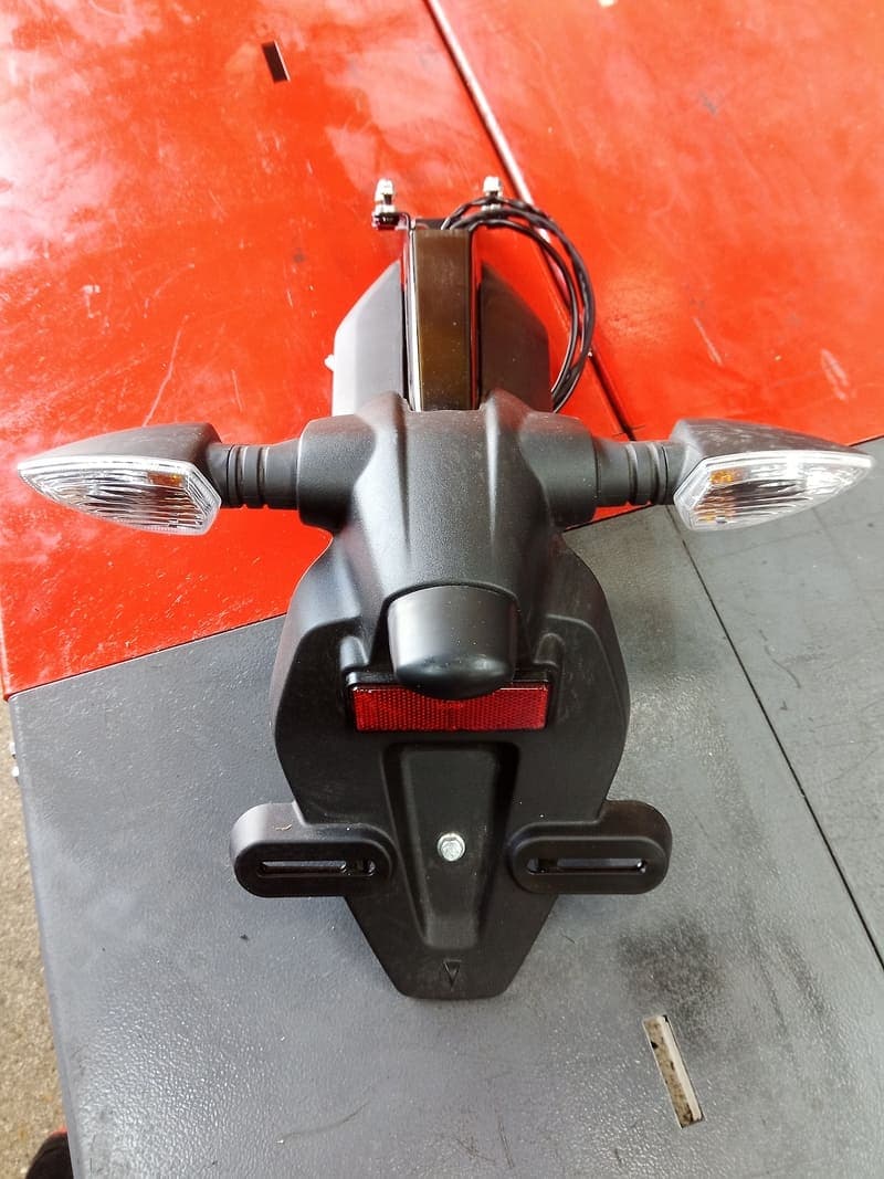 Bavette arrière complète, support de plaque, clignotants, éclairage Yamaha 125 MT MT125 — photo 1/3