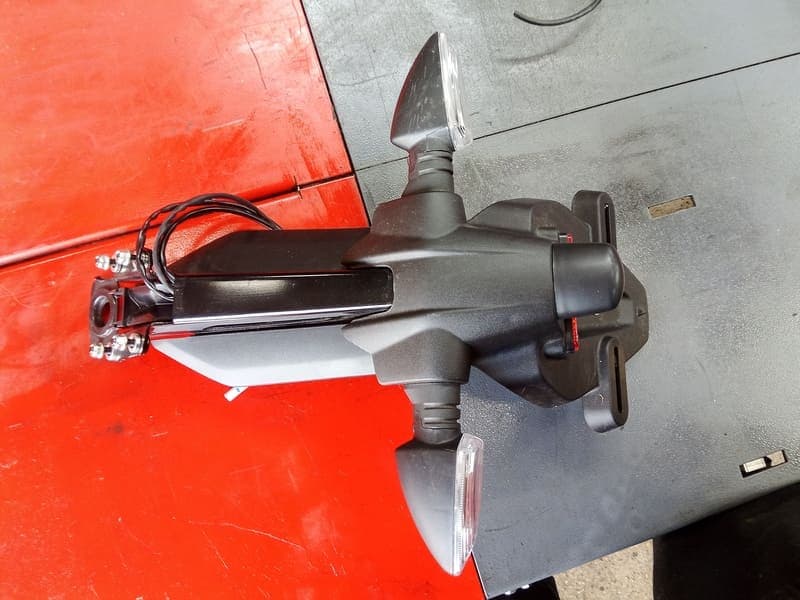 Bavette arrière complète, support de plaque, clignotants, éclairage Yamaha 125 MT MT125 — photo 2/3