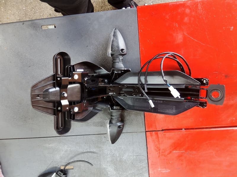 Bavette arrière complète, support de plaque, clignotants, éclairage Yamaha 125 MT MT125 — photo 3/3
